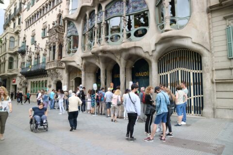 skip the lines casa battlo