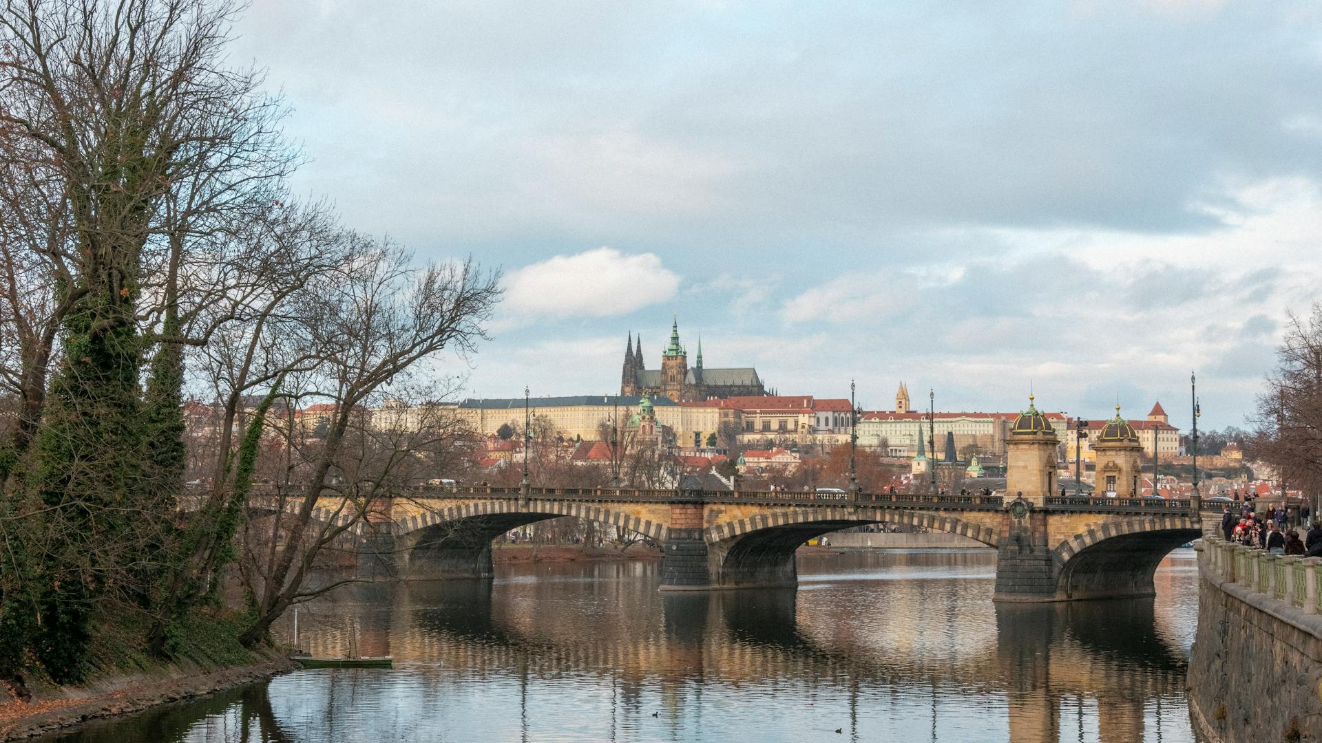 Skip the line tickets Prague — Charles Bridge and Prague Castle
